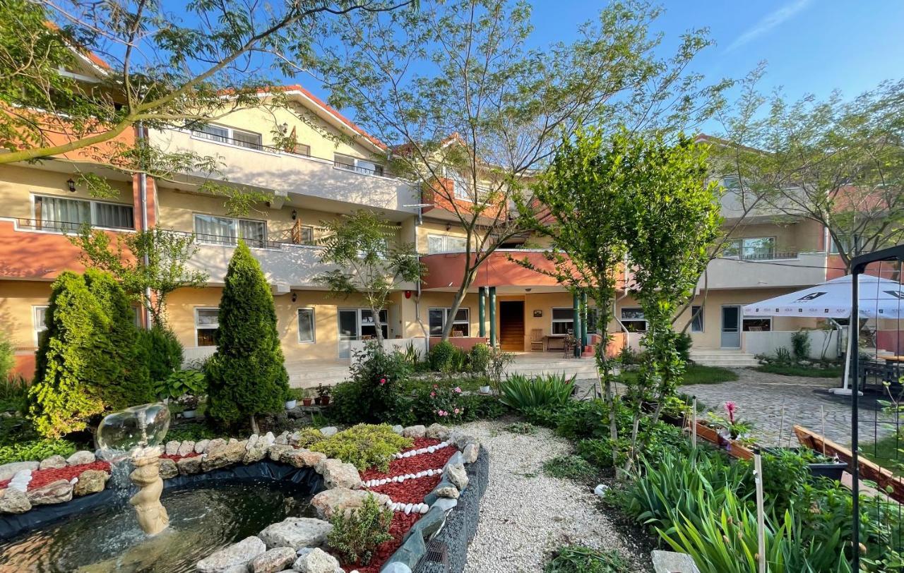 Vamabel House Bed & Breakfast Vama Veche Exterior photo